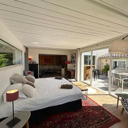Propriete De Pour 12 Personnes Avec Piscine Et Jacuzzi Bagard