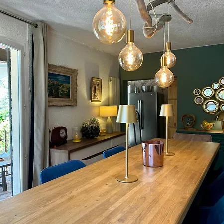 Propriete De Pour 12 Personnes Avec Piscine Et Jacuzzi *