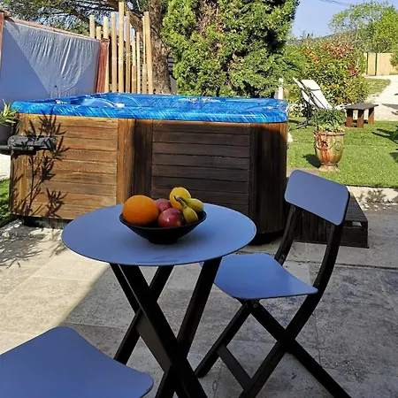 Propriete De Pour 12 Personnes Avec Piscine Et Jacuzzi