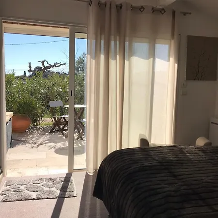 Propriete De Pour 12 Personnes Avec Piscine Et Jacuzzi Villa *